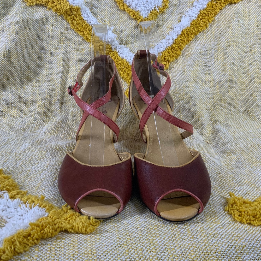 Seychelles Heels Woman's Size 8, Brown with Pink Buckle Strap and Heel
